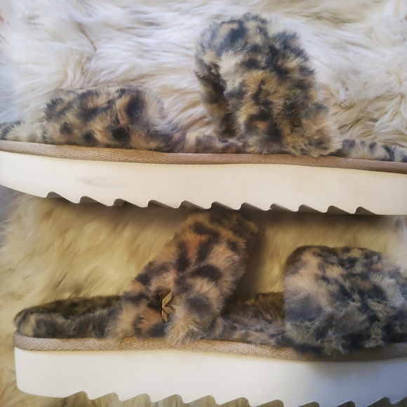 Koolaburra Slides VGUC Size 8 - Picture 5 of 9